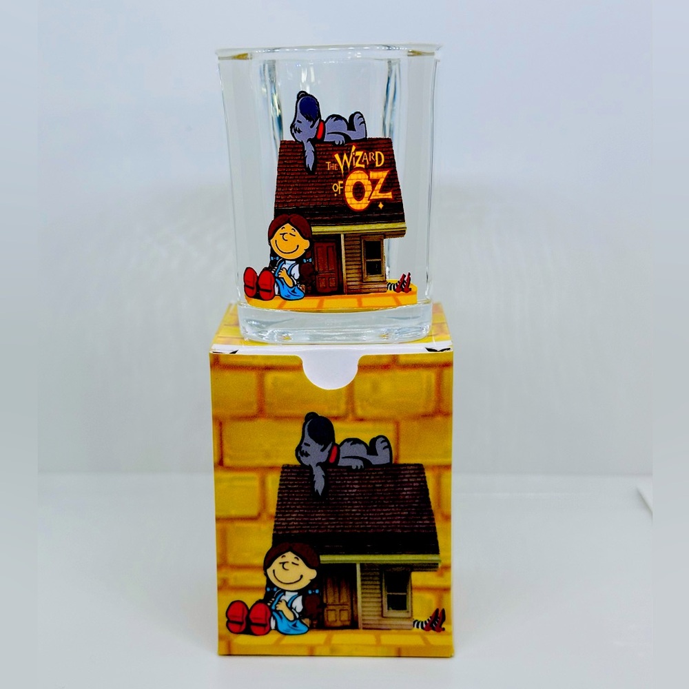 Peanuts Characters/Wizard of Oz Collectible Shot Glass/Gift box